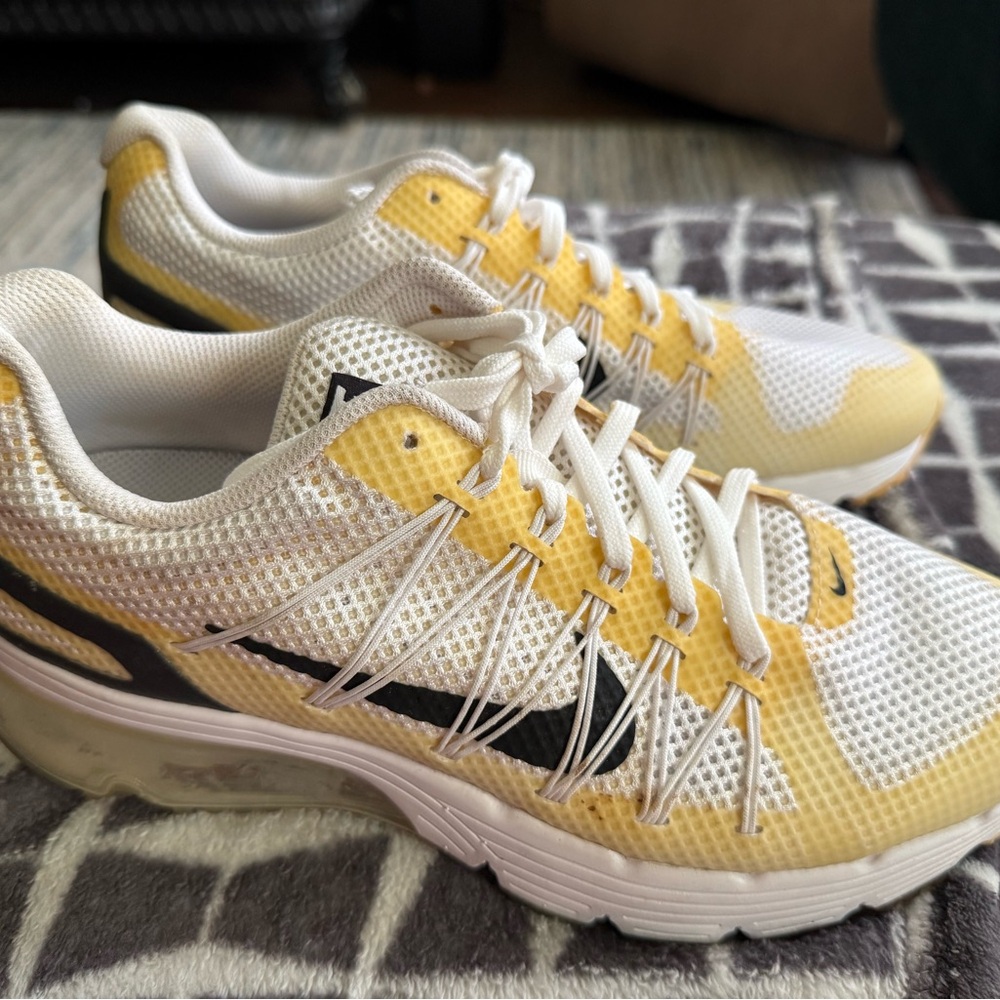 Nike Excellerate 3 - Women’s Size 9 (Worn Once)